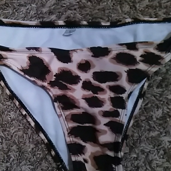 Leopard Bikini 👙 - Picture 2 of 3